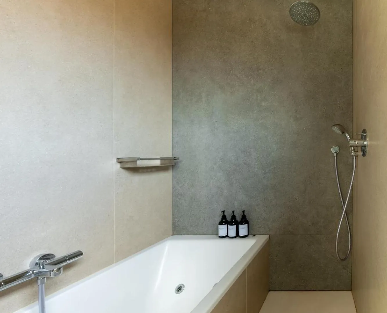 شقة Casa Boutique San Bernardo, Con Jacuzzi Y Parking. إشبيلية