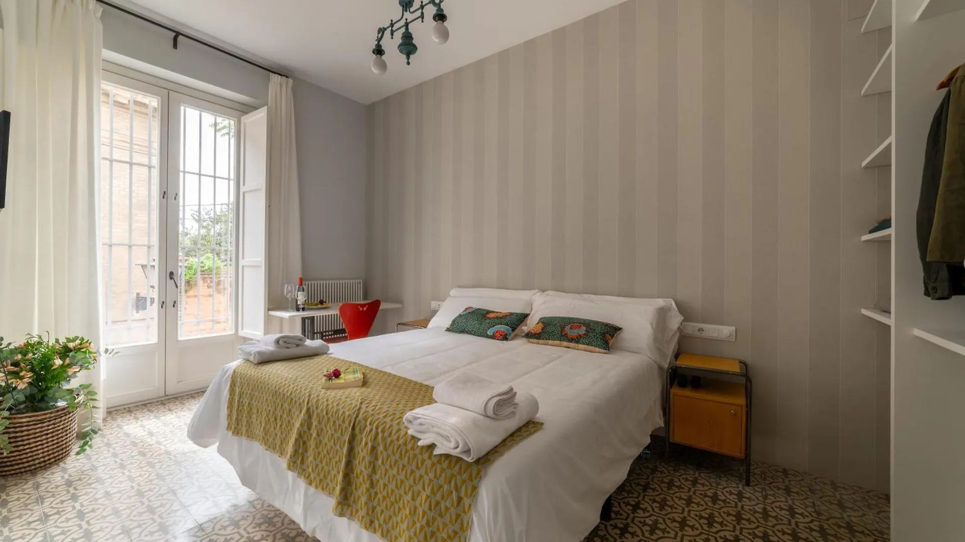 شقة Casa Boutique San Bernardo, Con Jacuzzi Y Parking. إشبيلية