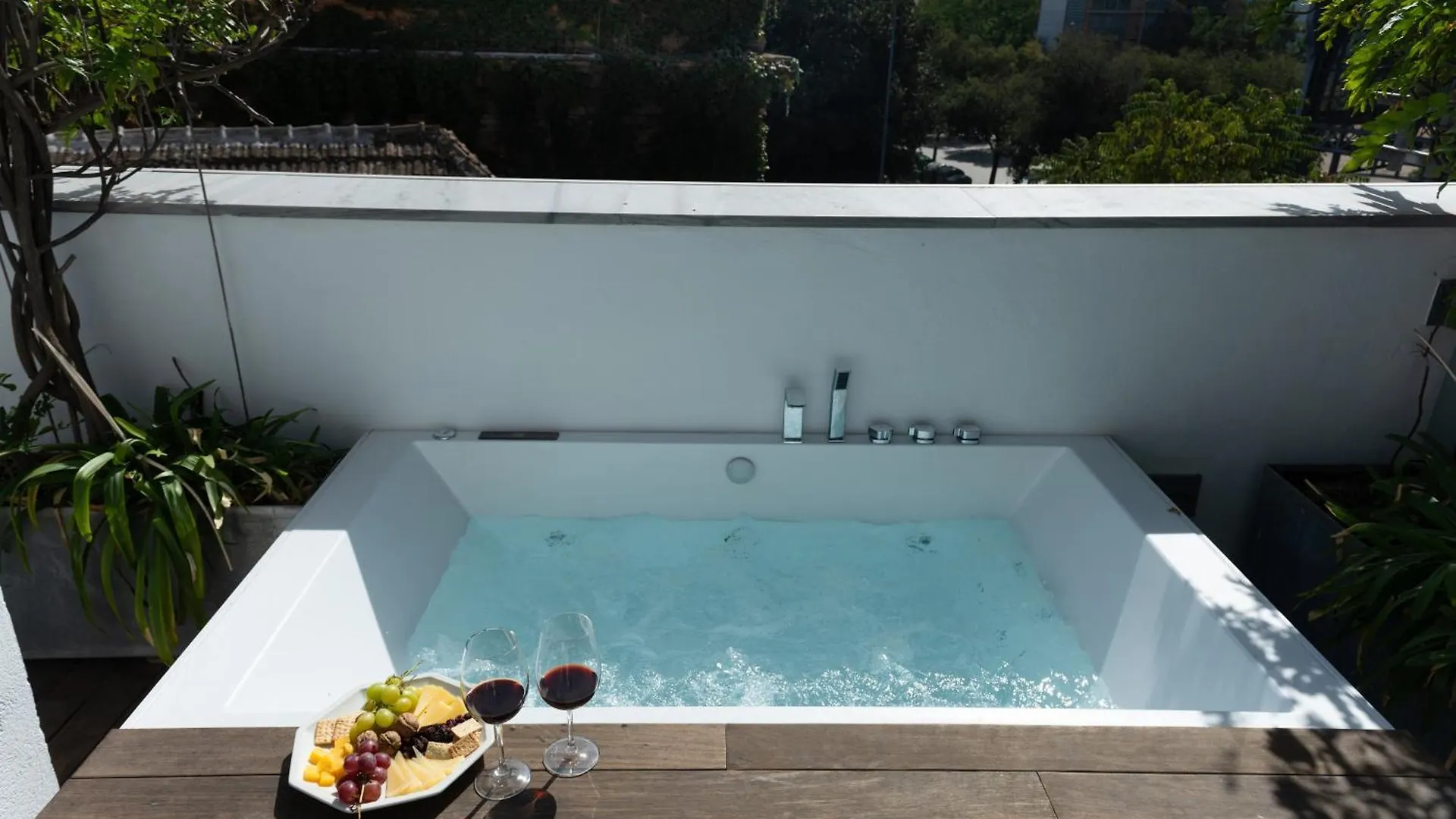 شقة Casa Boutique San Bernardo, Con Jacuzzi Y Parking. إشبيلية