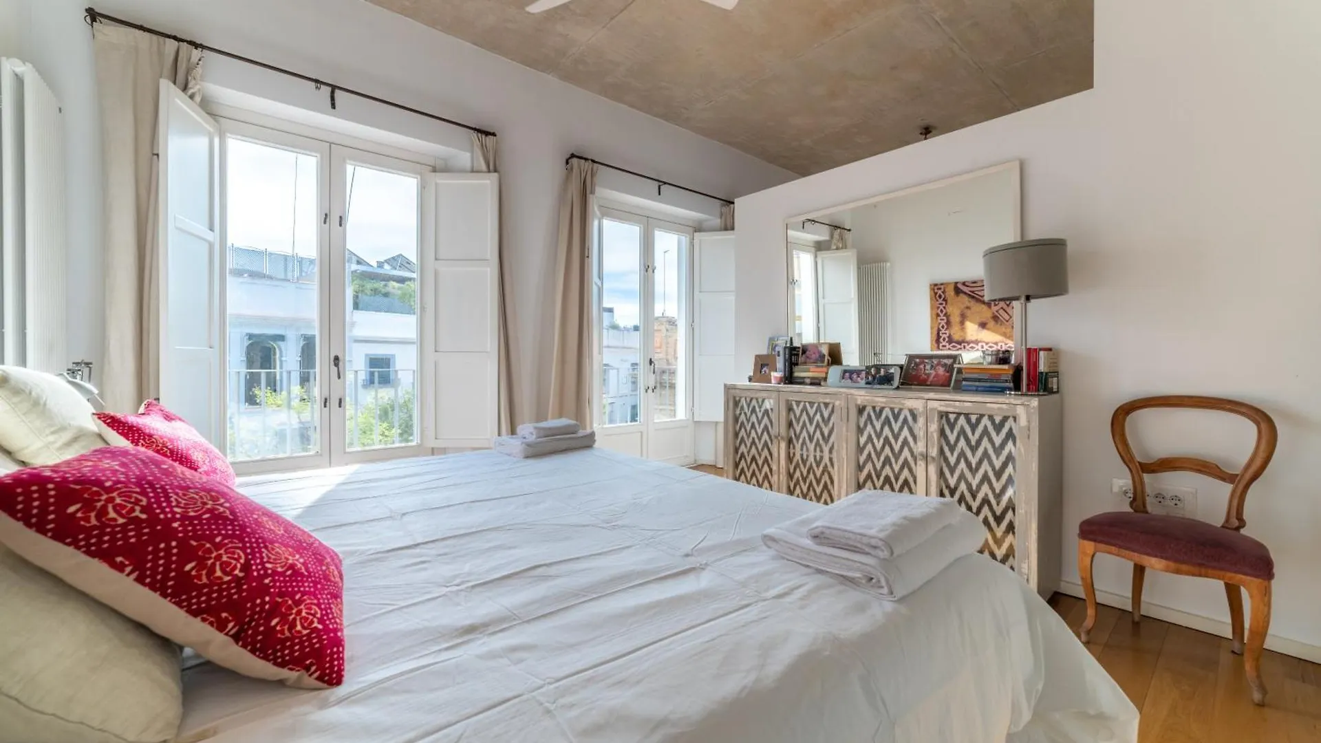 شقة Casa Boutique San Bernardo, Con Jacuzzi Y Parking. إشبيلية